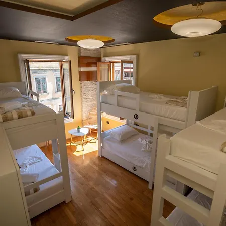 Vandrarhem Terrace & Lounge Bar Shkodër