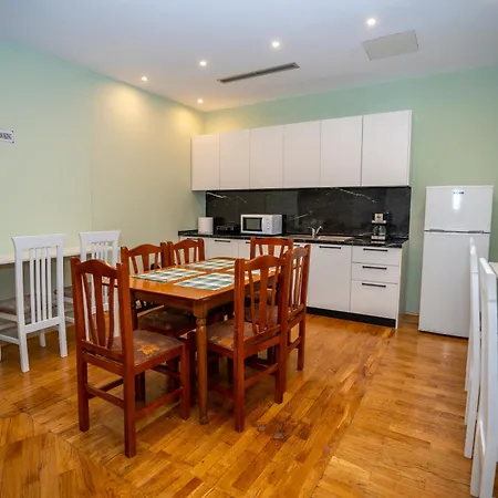 Vandrarhem Terrace & Lounge Bar