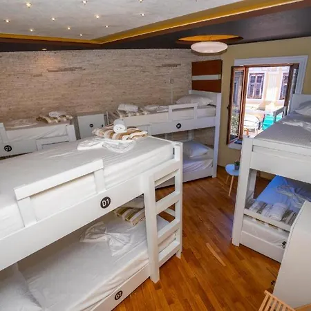 旅馆 Terrace & Lounge Bar Shkodër