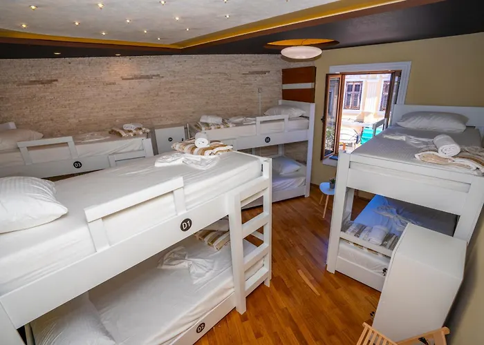 Terrace & Lounge Bar *