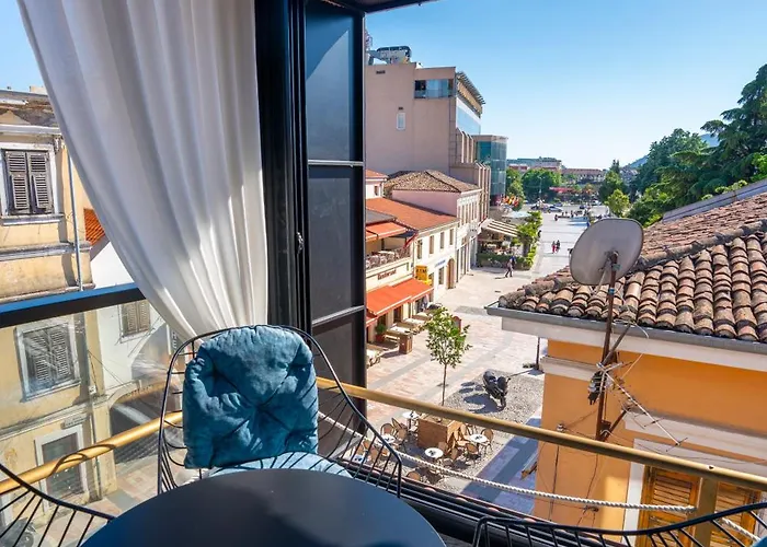 Terrace & Lounge Bar