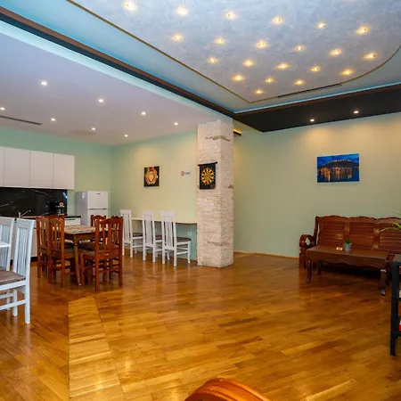 Terrace & Lounge Bar Hostel