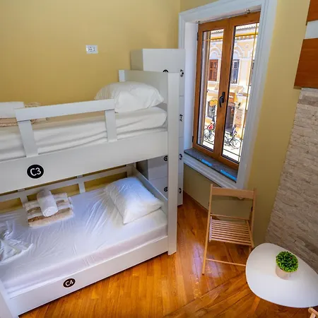 Albergue Terrace & Lounge Bar Shkodër